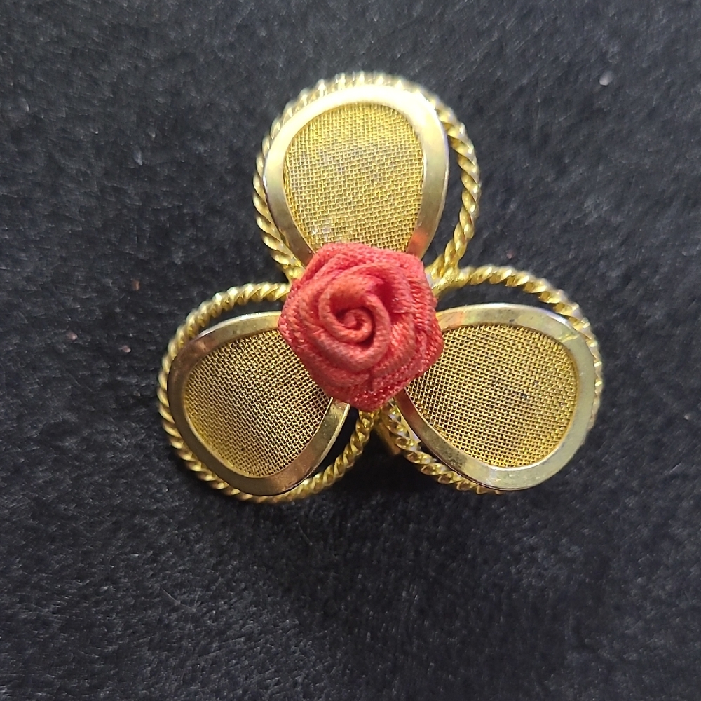 Elegant Gold Mesh and Red Floral Brooch